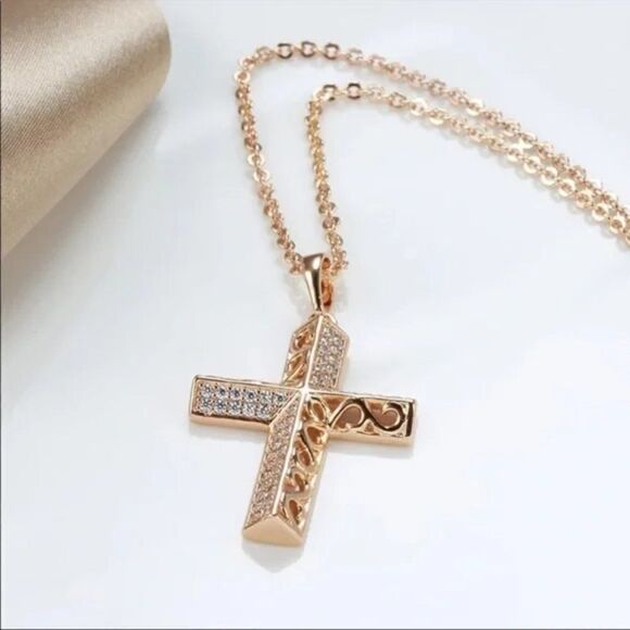 𝅺⭐️Rose Gold Micro Pave Cross Necklace - Picture 3 of 10